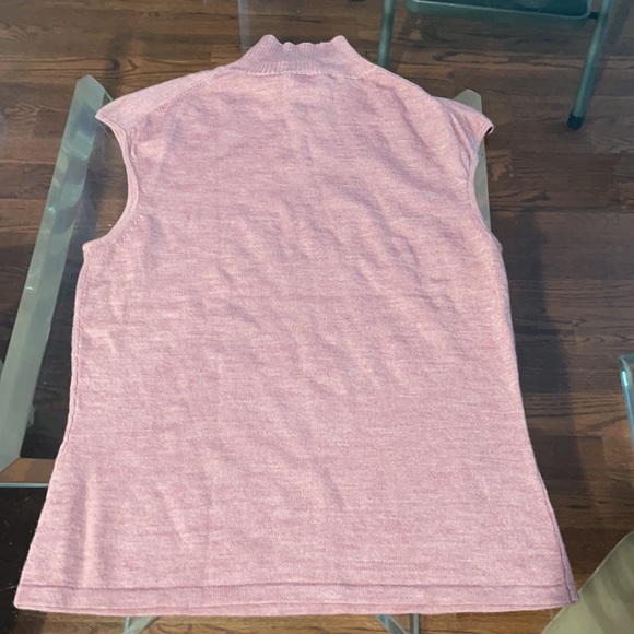 Turtleneck blush color medium sleeveless sweater - Picture 2 of 3